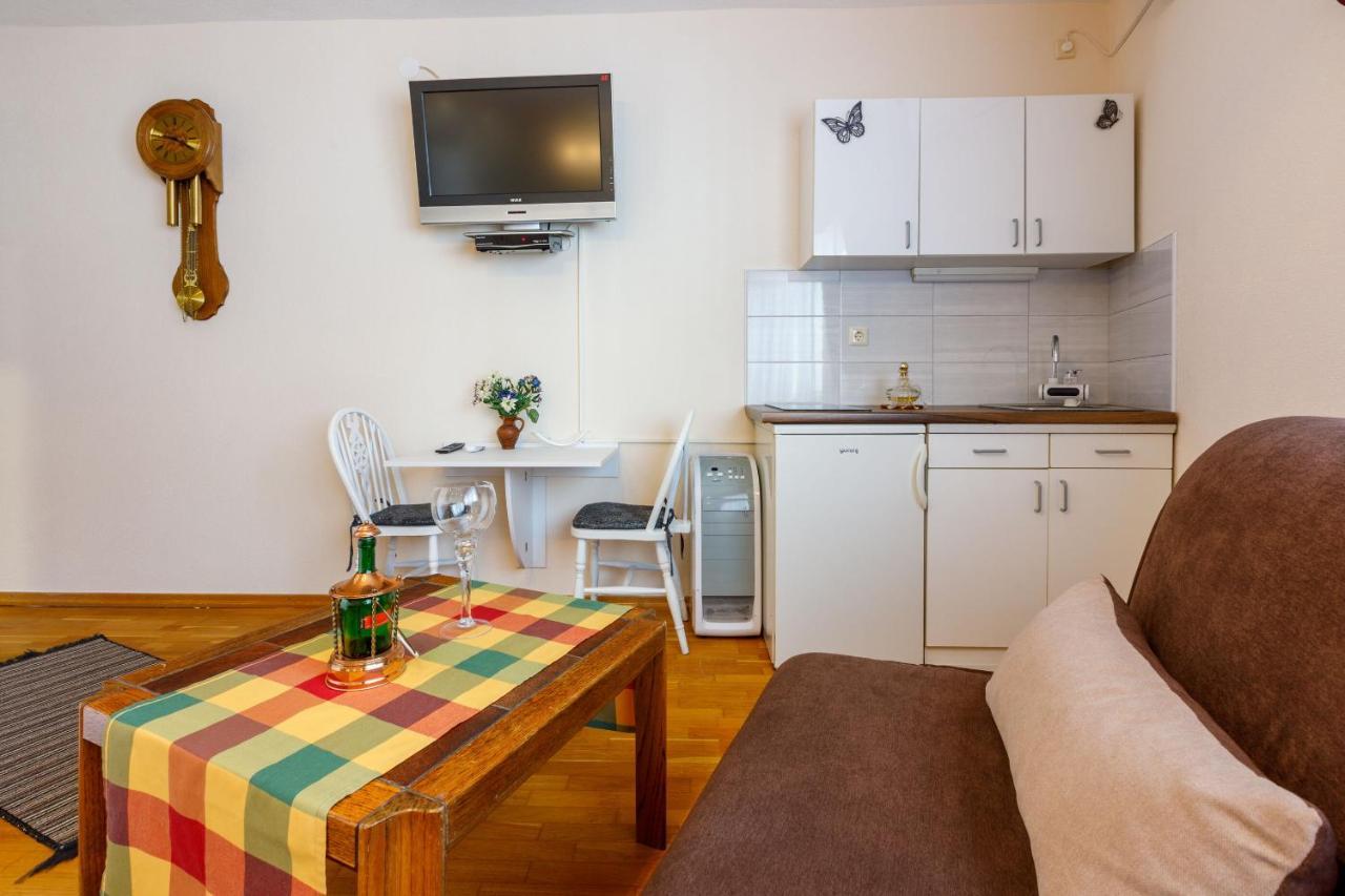 Apartments And Room Art Crikvenica Exterior photo